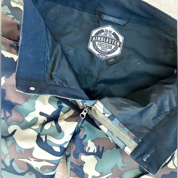 Airblaster Freedom Camo Snow Pants - Size Large (New) - Picture 2 of 4